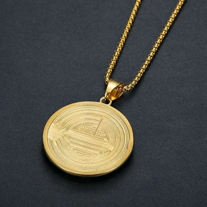 Collier hip-hop en acier titane doré avec un pendentif rond lettre B Bitcoin