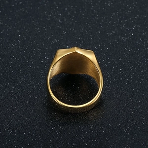 Anello da uomo in acciaio al titanio dorato stile hip-hop con finitura opaca e fondo nero