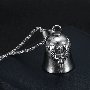 Collier Pendentif Cloche Aile Ange Vintage Punk en Acier Inoxydable Relief Ange Gardien Bijoux Cadeau de Motard