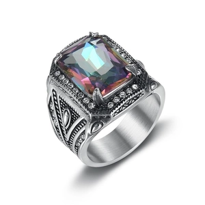 Anello punk vintage da uomo in argento con grande gemma colorata e piccoli zirconi