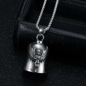 Collier pendentif cloche ailes d'ange en acier titane poli avec chaîne à billes métal