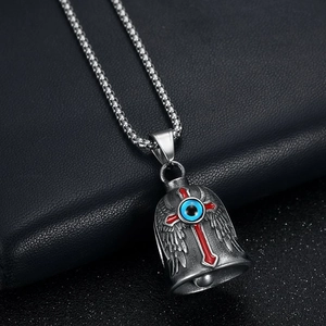 Vintage-Biker-Glocken-Halskette aus Edelstahl mit rotem Kreuz, blauem Auge und Flügeln