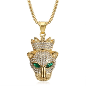 Détail du pendentif tête de léopard hip-hop plaqué or avec yeux en pierres vertes
