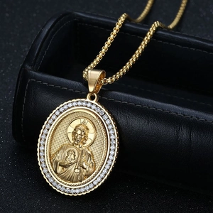 Collier avec pendentif Saint Jude hip hop en acier inoxydable plaqué or et cristaux brillants