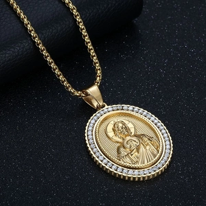 Collier pendentif St. Jude Hip Hop en acier inoxydable doré avec pierres en zircon