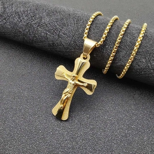 Collana con ciondolo a croce di Gesù in oro 18K con finitura opaca e lucida a contrasto