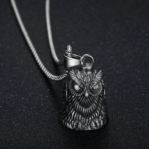 Collier vintage en acier inoxydable avec cloche hibou porte-bonheur et yeux en cristal