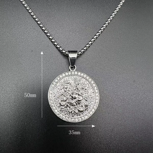 Pendentif Saint Georges tueur de dragon argenté avec strass et chaîne maille vénitienne