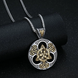 Collier Viking scandinave avec pendentif nœud celtique sur une chaîne épis d'argent