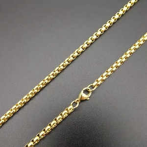 Collar de cadena box de acero inoxidable bañado en oro de 18 quilates con cierre de langosta