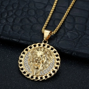 Hip hop lion head pendant necklace in gold finish with sparkling crystals and cuban chain border