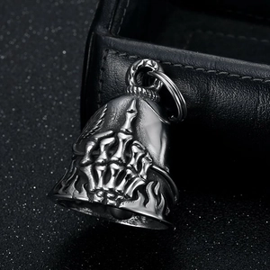 Pendentif cloche de protection en acier avec gravure de main de mort et flammes