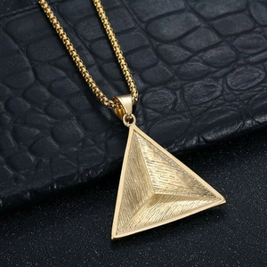Collier avec pendentif pyramide égyptienne en acier inoxydable doré de style hip-hop