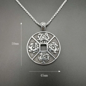 Collier punk vintage oriental avec pendentif pièce en acier titane poli des Quatre Bêtes