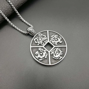 Collier Pendentif Rond Vintage Quatre Bêtes de Bon Augure Chinoises Acier Titane Poli Bijoux Pièce Animaux Mythiques
