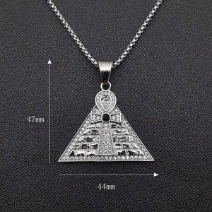 Collana con ciondolo a piramide egizia con croce Ankh e strass, dimensioni 47x44mm