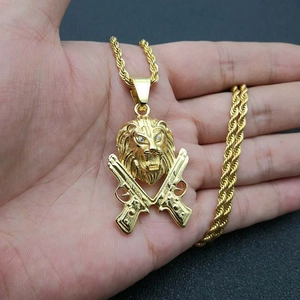 Hip-hop gold-plated lion head pendant with crossed pistols on a rope chain