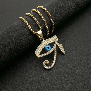 Pendentif œil d'Horus en acier inoxydable doré avec des strass brillants et œil bleu