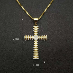Collier hip hop avec pendentif croix en acier doré serti de cristaux blancs 75mm