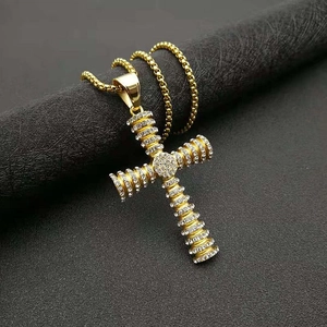 Collier Pendentif Croix en Acier Titane Plaqué Or avec Strass Hip Hop pour Hommes Femmes Bijoux de Cou Religieux
