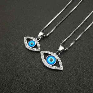Collana con ciondolo occhio di Allah in acciaio argentato su pelle nera