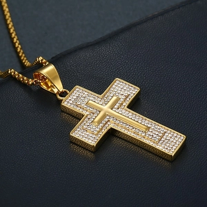 Collier pendentif croix plaqué or hip hop en acier inoxydable avec strass brillants