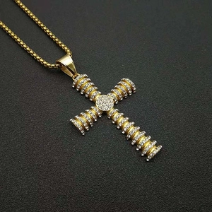 Collier avec pendentif croix en acier inoxydable doré hip hop et strass étincelants