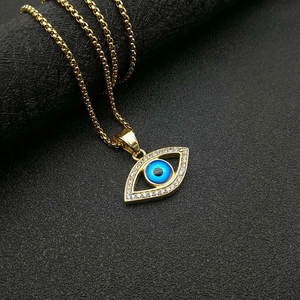 Collana con ciondolo occhio turco in acciaio al titanio dorato con cristalli blu brillanti