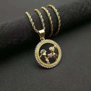 Collier hip hop plaqué or avec pendentif garçon fille et détail de cœur en cristal rose