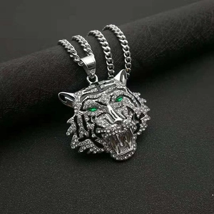 Hip hop silver tiger head pendant necklace with white diamonds and green gem eyes