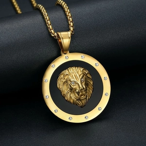 Collar hip hop de acero bañado en oro con colgante de cabeza de león y circonitas