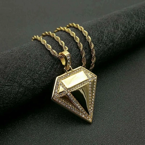 Collana hiphop in acciaio al titanio placcato oro con ciondolo a diamante e catena a corda