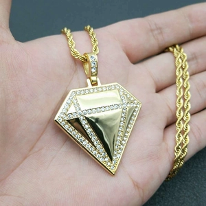 Pendaglio hip-hop a forma di diamante placcato oro con catena a corda e zirconi