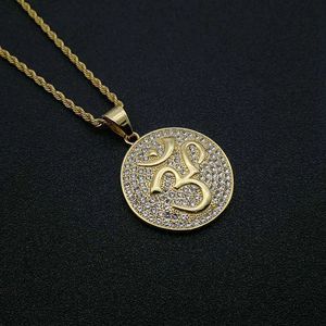 Gold-plated hip hop OM pendant necklace with sparkling rhinestones and rope chain