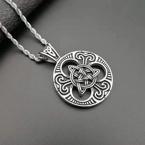 Collana vintage vichinga con ciondolo a nodo celtico in acciaio inossidabile
