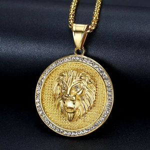 Collana con Ciondolo Medaglione Testa di Leone Hip Hop in Acciaio al Titanio Placcato Oro Strass per Uomo Gioielli