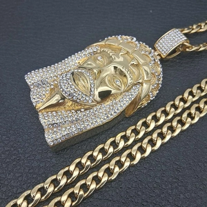 Collier hip hop avec pendentif tête de Jésus plaqué or et diamants sur chaîne gourmette