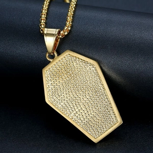 Collana hip hop placcata oro con pendente Anubis in acciaio e zirconi cubici lucidi