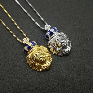 Collana con Ciondolo Testa di Leone in Acciaio Inossidabile Hip Hop con Corona Smalto Blu e Strass Gioielli Placcati Oro Argento