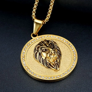 Collana hip hop placcata in oro con ciondolo testa di leone e pietre di zircone