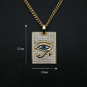 Collier hip-hop doré avec pendentif Œil d'Horus et strass blancs scintillants, 57x34mm