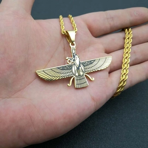 Collier avec pendentif Faravahar doré en acier inoxydable et chaîne corde pour homme