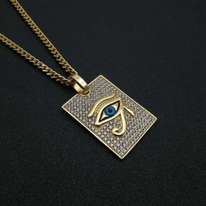 Pendentif œil d'Horus en acier inoxydable doré hip hop serti de zircons blancs brillants