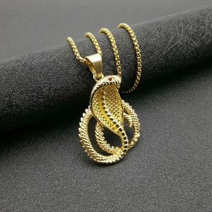Collier Pendentif Cobra en Acier Inoxydable Hip Hop Plaqué Or Yeux en Strass Bijoux Animaux pour Hommes Femmes Fête