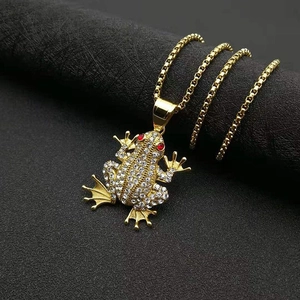 Hip Hop Frosch Anhänger Halskette goldplattiert mit roten Augen und Zirkoniasteinen