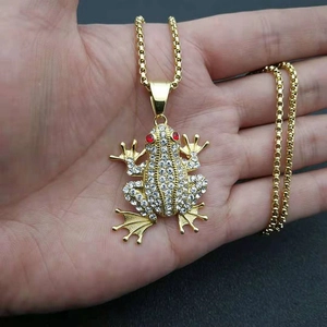 Hiphop vergoldete Frosch Halskette mit weißen Diamanten und roten Kristallaugen