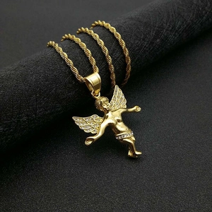 Collier Pendentif Ange Cupidon Hip Hop Iced Out en Acier Inoxydable Plaqué Or avec Strass Bijoux de Mode