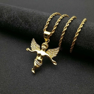 Collier avec pendentif ange hip-hop plaqué or avec strass scintillants et chaîne corde