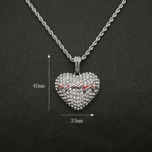 Ciondolo cuore hip hop con linea battito rosso e cristalli incastonati, 40x33mm