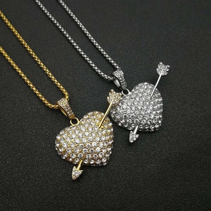 Collier Pendentif Cœur Transpercé d'une Flèche en Acier Inoxydable Strass Hip Hop Plqué Or Argent Bijoux pour Homme Femme